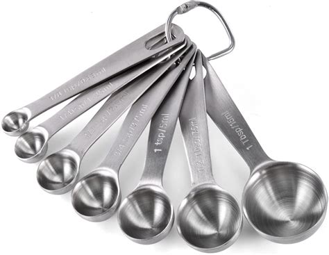 metal measuring spoons